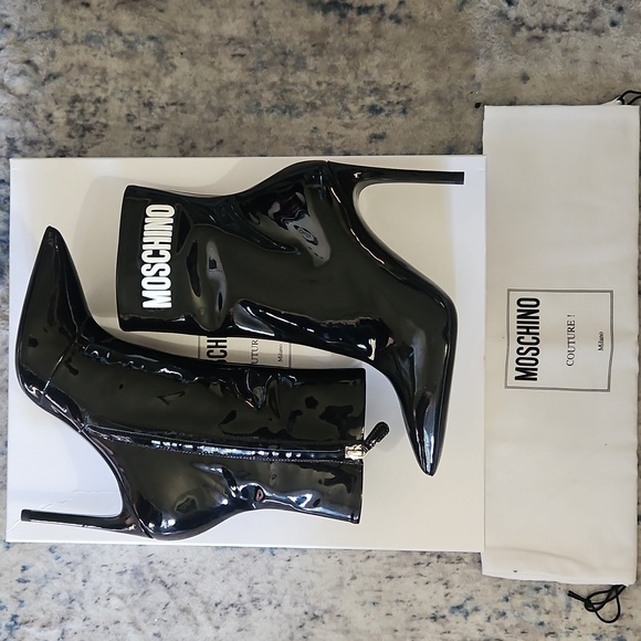 Moschino Patent Leather Pointed Toe Stiletto Boot – Black, 36.5 - Picture 4 of 9